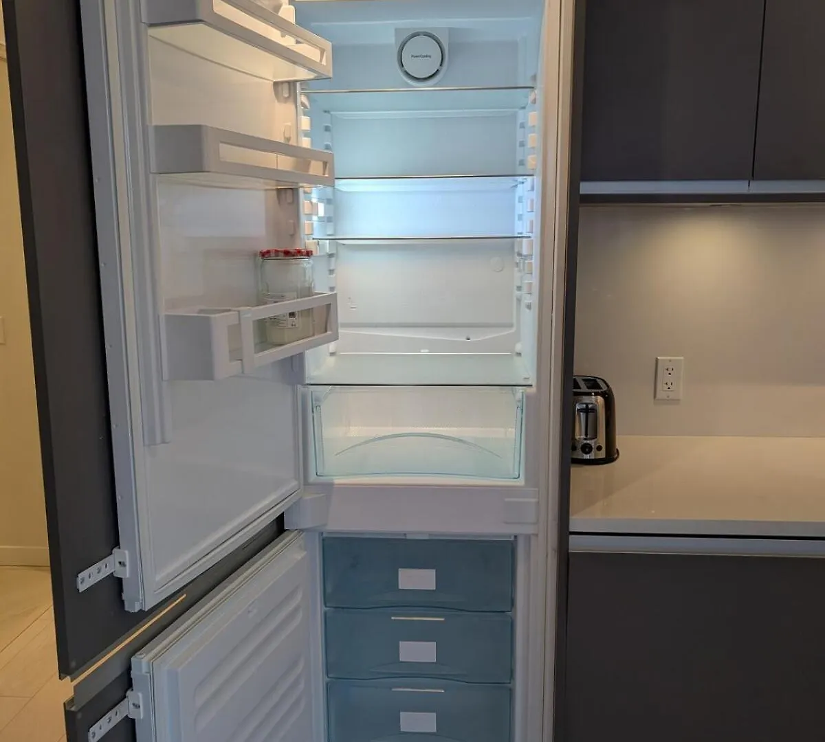 Modern 2 Bedroom Condo With Ac In Olympic Village Vancouver 0*,  Kanada