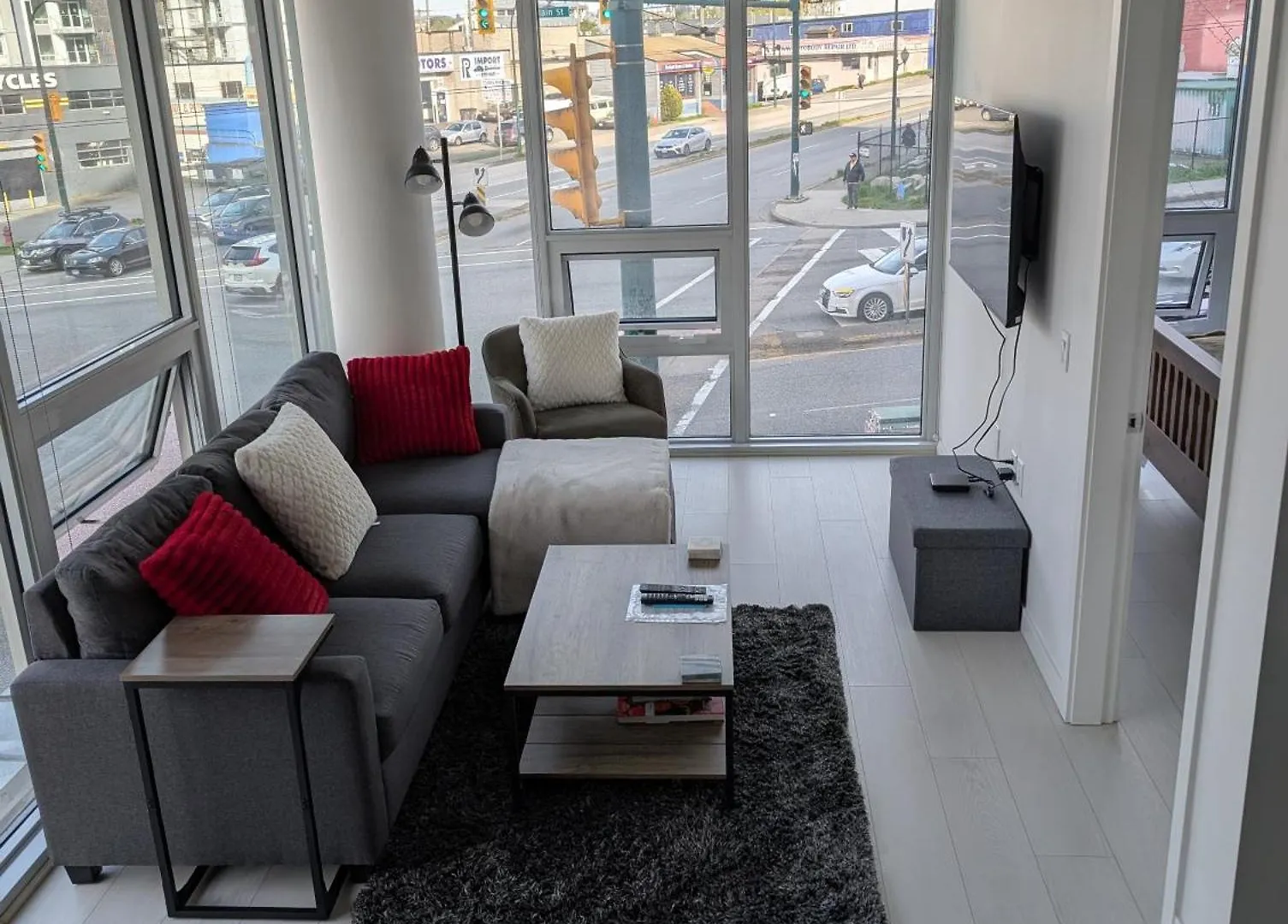 Modern 2 Bedroom Condo With Ac In Olympic Village Vancouver Lägenhet